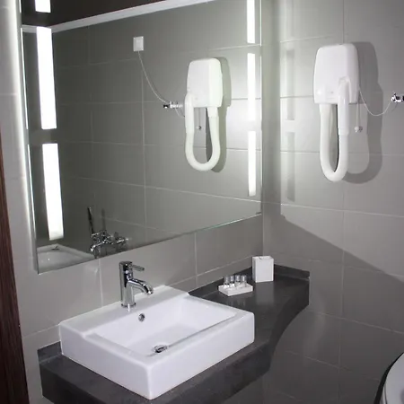 Отель Cariatis 2*